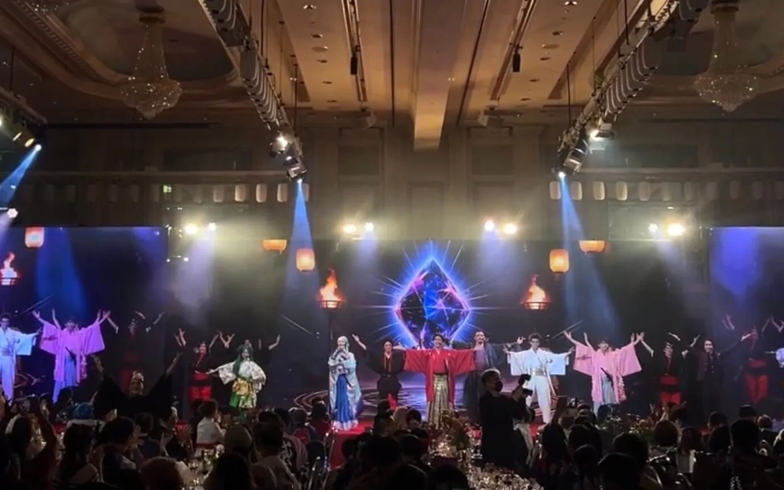 企業イベントミュージカル「Journey to treasure Island〜光の先へ〜」 の舞台（脚本・演出：岡本一馬）